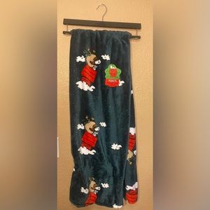 Peanuts Snoopy Christmas Throw New